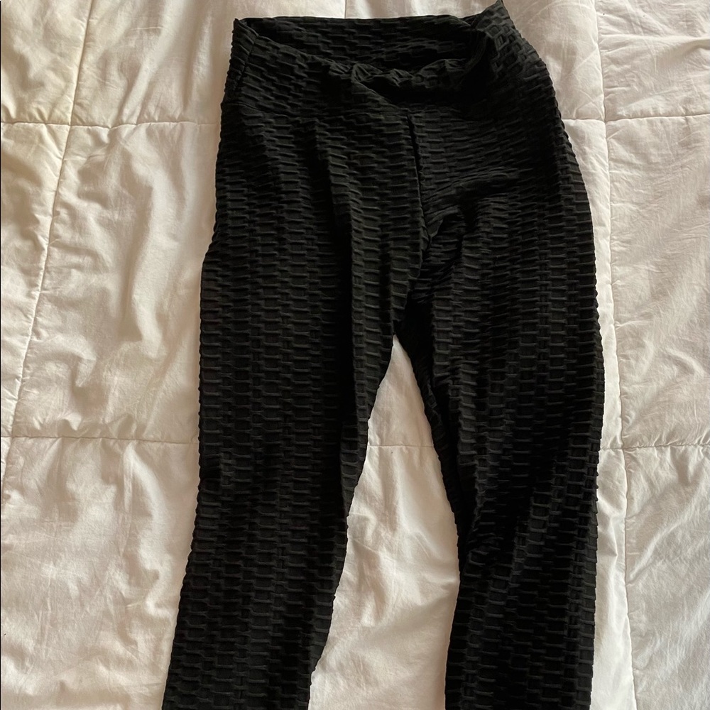 textured black leggings
